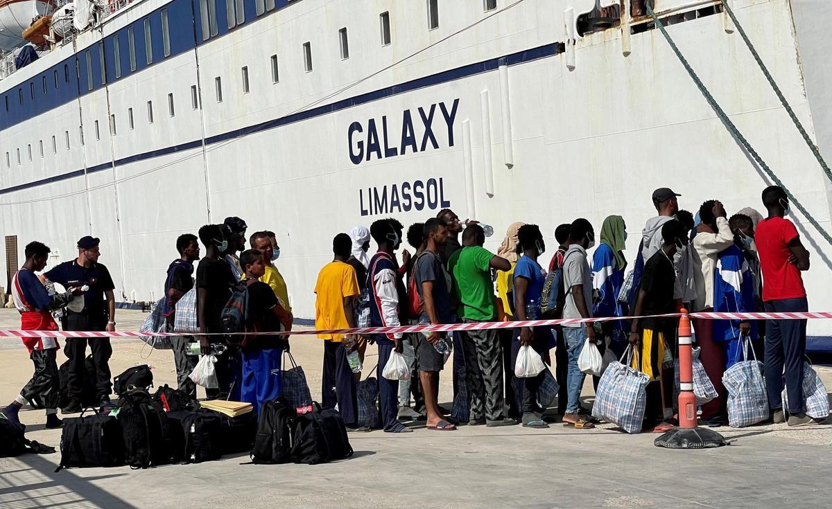 Lampedusa, colapsada tras la llegada de 6.000 inmigrantes en 24 horas.