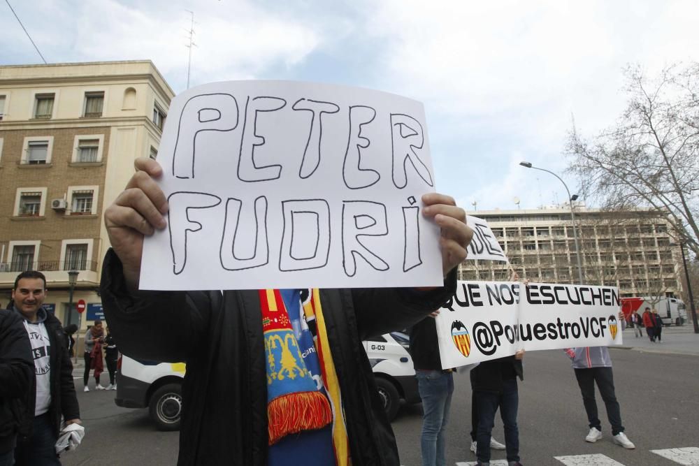 Así ha sido la protesta de la afición del Valencia