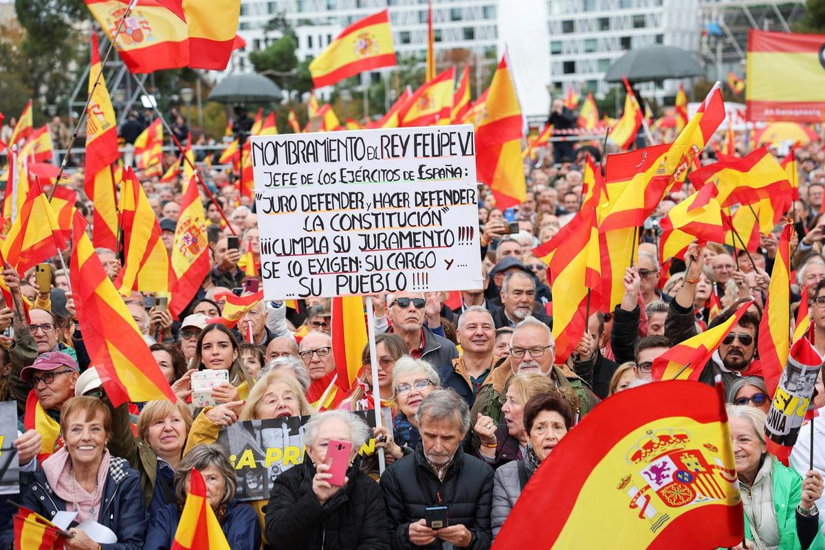 PP i Vox pugnen al carrer per liderar les protestes contra l’amnistia