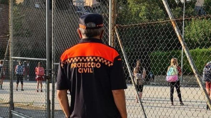 Un agent de Protecció Civil