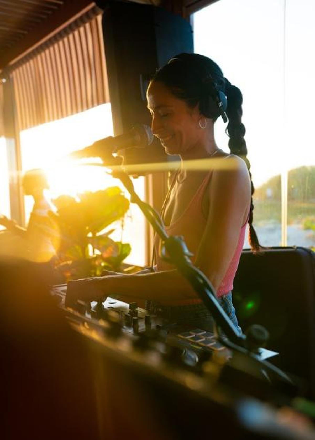 Del chiringuito con DJ al macroconcierto de marca: los festivales viven su gran momento.