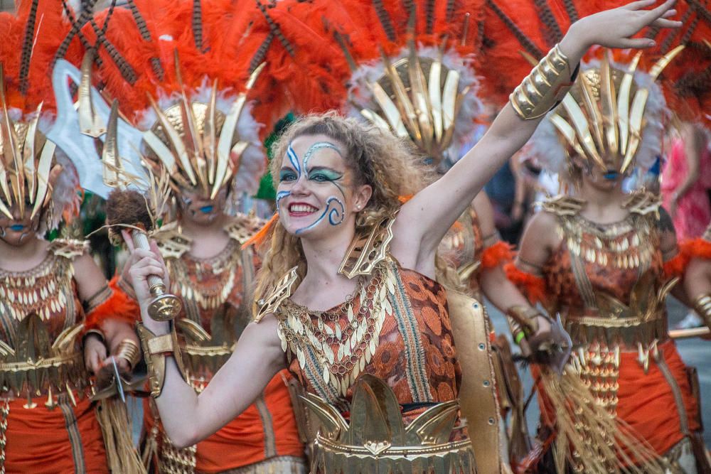 Los Moros y Cristianos llenaron las calles