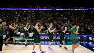 Fiesta fin de temporada del Unicaja con su afición en Le Grand Café Centro