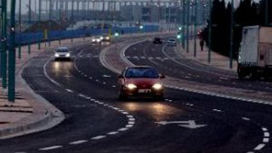 LA AVENIDA RANILLAS, TODAVÍA A MEDIO GAS