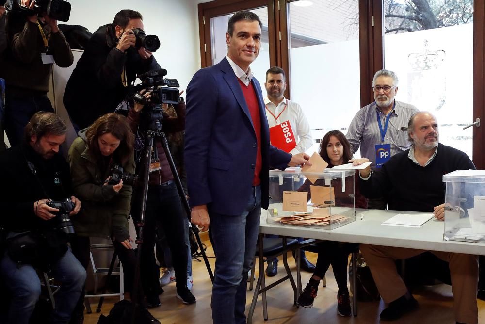 Pedro Sánchez votando