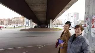 La suciedad bajo el viaducto de Carlos Marx, la asignatura pendiente del plan de vías de Gijón: "Da una imagen lamentable"