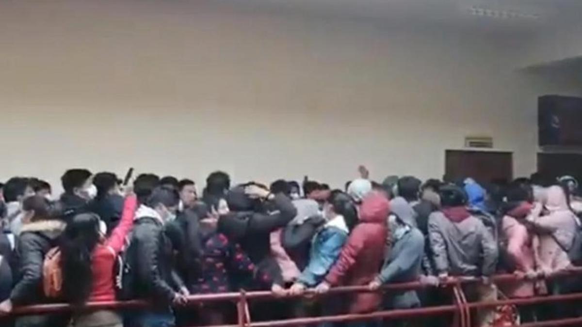 Captura del vídeo del terrible suceso en que el perdieron la vida siete estudiantes en Bolivia.