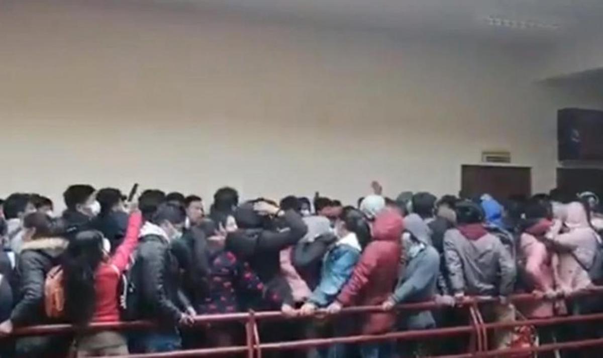 Set estudiants moren al caure del quart pis en una universitat boliviana