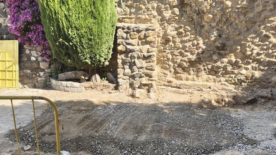 Les obres de reurbanització del nucli històric de Vulpellac permeten documentar un tram de la muralla medieval