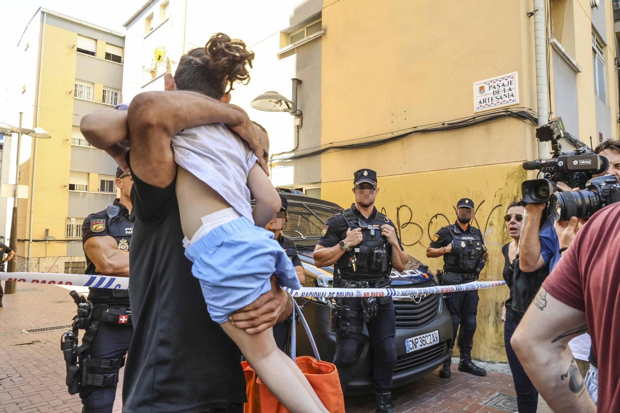 Desahucian en Alicante a una familia con un niño de 6 años que sufre parálisis cerebral