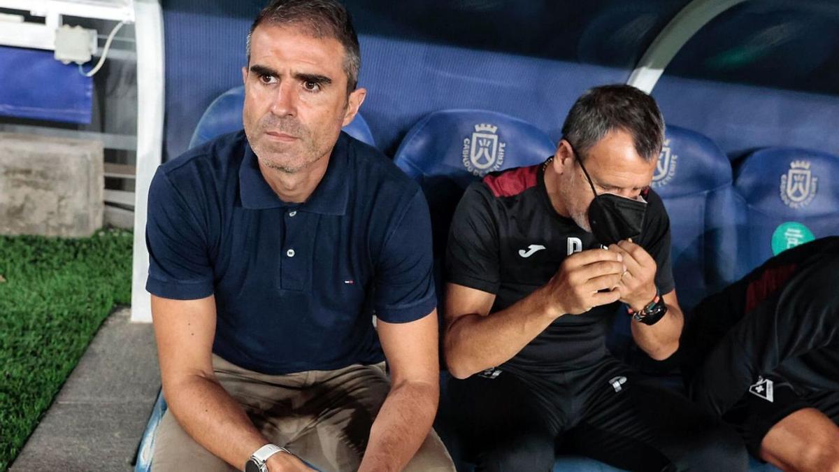 El entrenador del Eibar, Garitano, en el banquillo del Heliodoro Rodríguez López. | | MARÍA PISACA