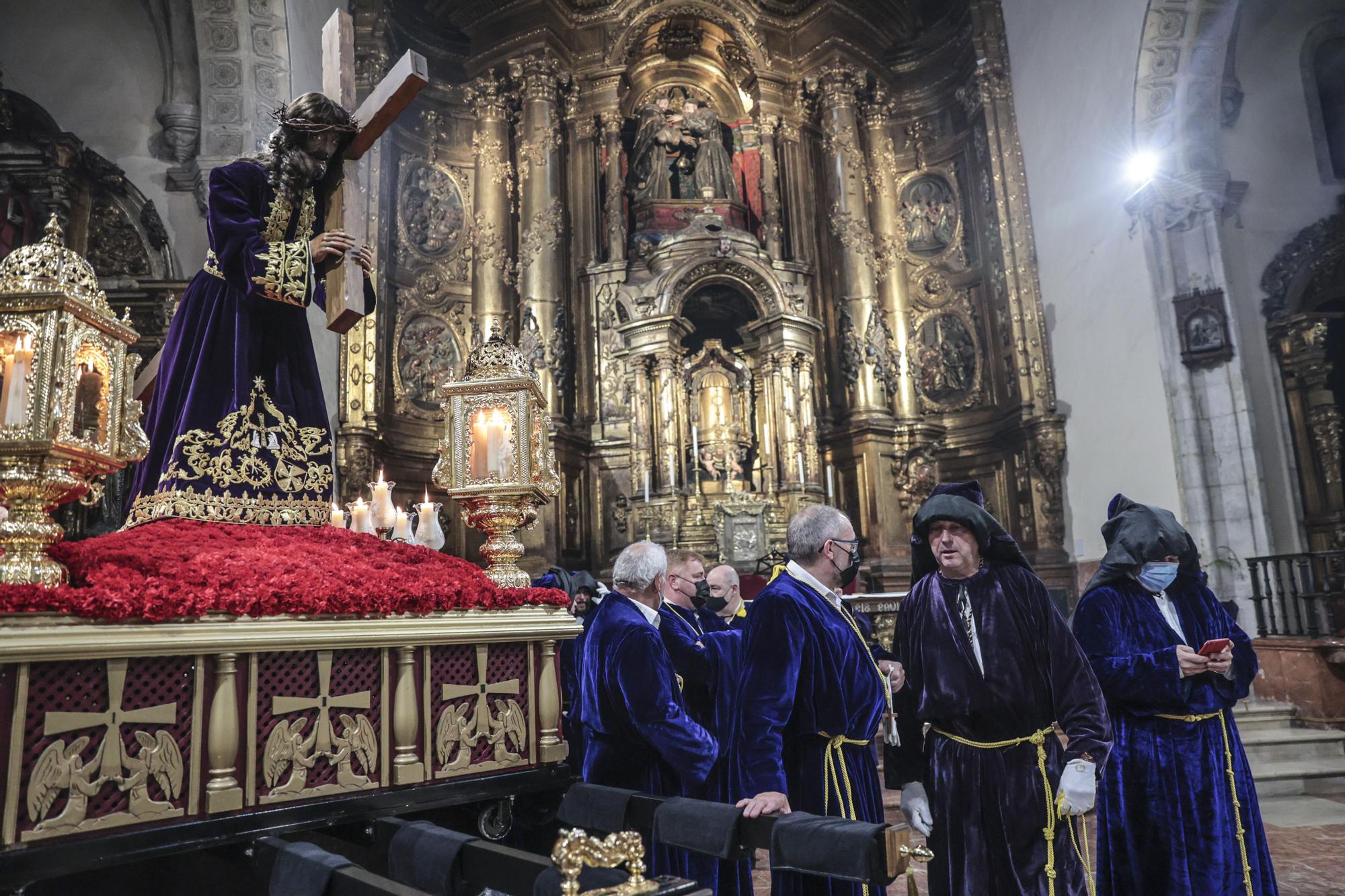 EN IMÁGENES: Así fue la procesión del Nazareno por las calles de Oviedo