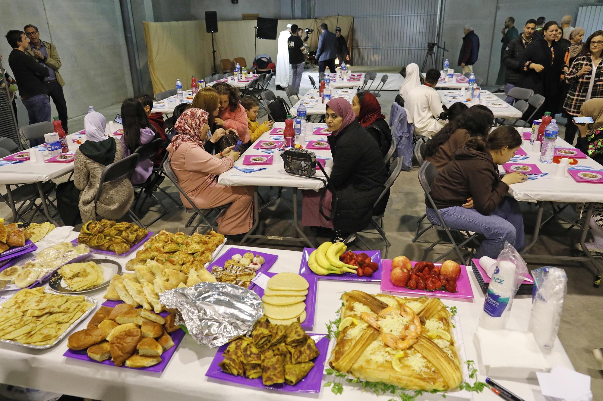 Cristians i musulmans celebren junts la fi del ramadà a Girona