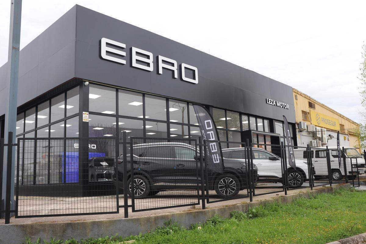 Fachada de EBRO, Leza Motor en polígono Las Capellanías de Cáceres.