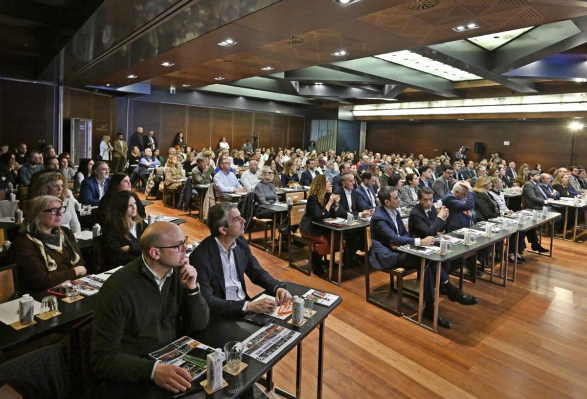 La asamblea contó con una nutrida representación del sector.