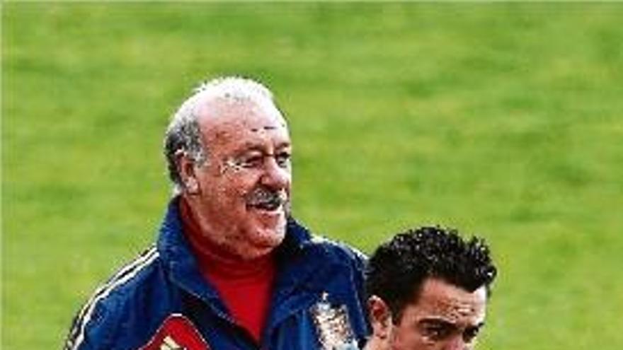 Del Bosque i Xavi en un entrenament.