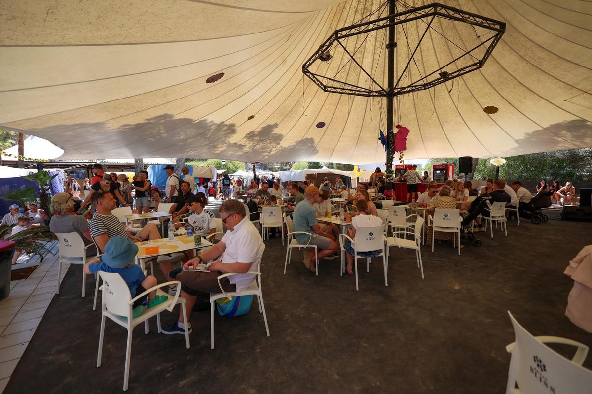 La apertura del Hippy Market de es Canar, en imágenes