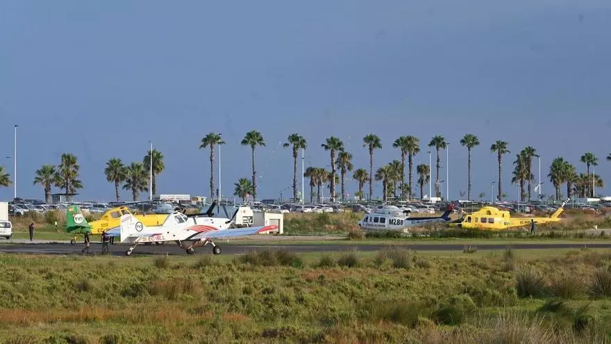 Vídeo: Aviones de extinción saliendo y entrando del Aeroclub de Castellón durante su labor en el incendio forestal de la Vall