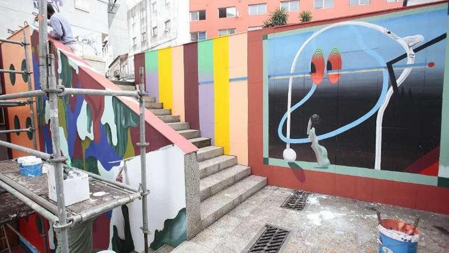 Avances en el mural en las escaleras de la calle Quijote. // A. Irago
