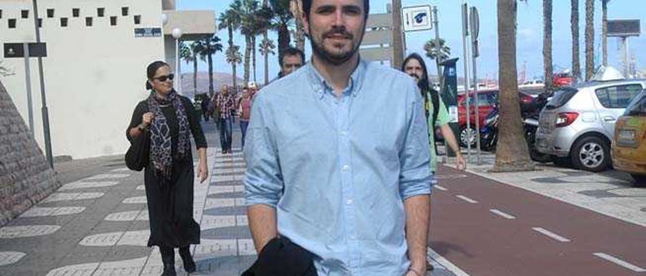 Alberto Garzón, ayer, en la Avenida Marítima.