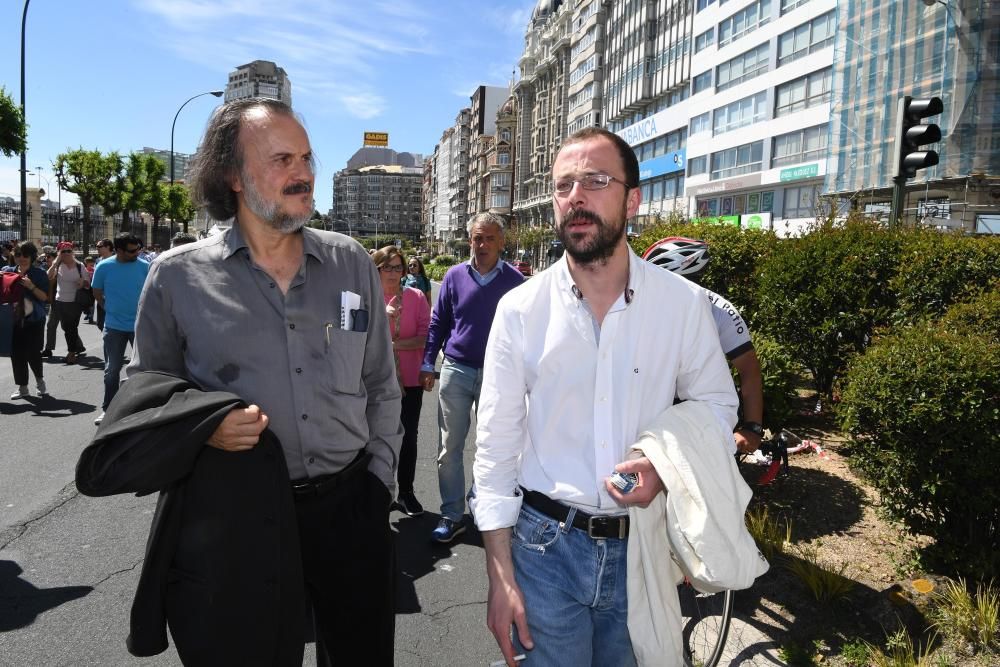 Marcha de 4.000 personas por la fachada marítima