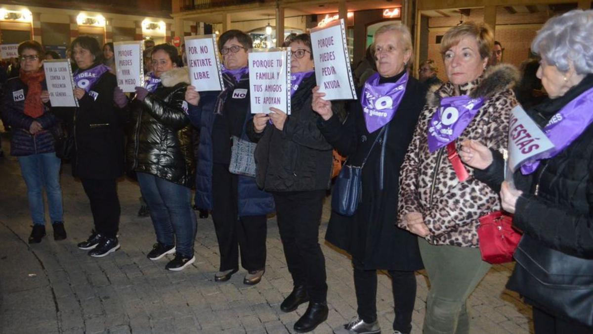 Mujeres de Asociación Nuevas Ideas durante el acto. | E. P.