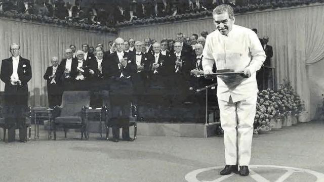 García Márquez, en la ceremonia de
entrega de los Premios Nobel en 1982. | INFORMACIÓN