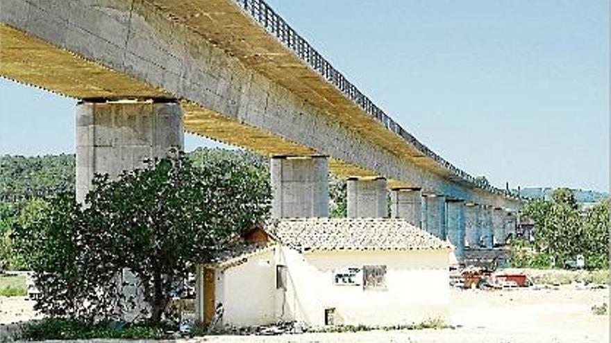 El viaducte de Bàscara, de 835 metres, les obres del qual ja s&#039;han enllestit.