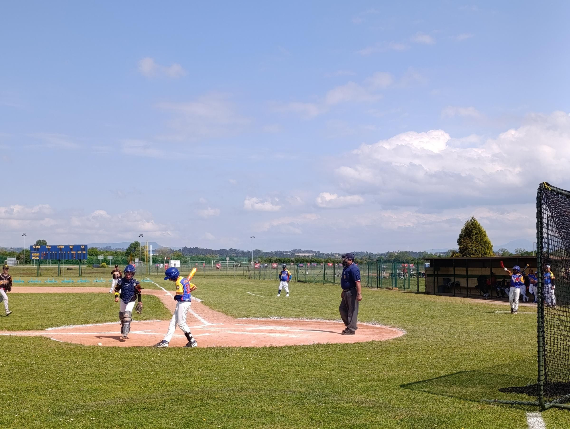 El campeonato Europeo de la Pony League de Béisbol batea en Llanera
