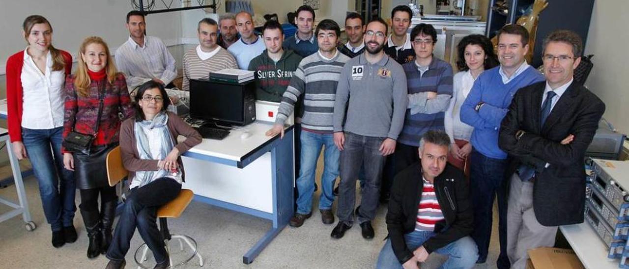 Miembros del grupo de Teoría de la Señal, en los laboratorios del campus gijonés.