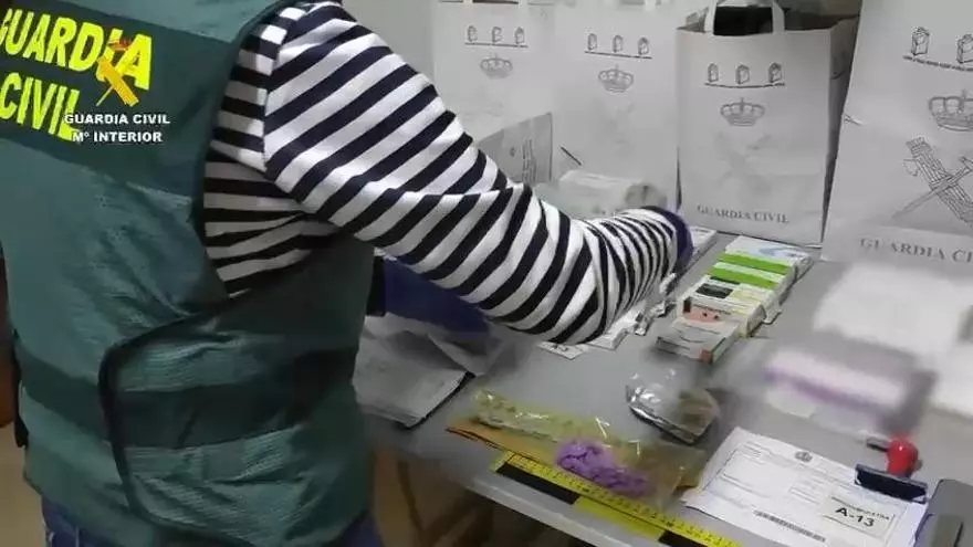 La Guardia Civil desmonta un entramado de venta online de fármacos para fabricar la droga karcubi