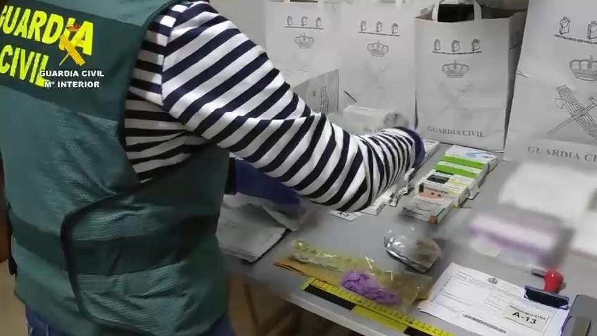 La Guardia Civil desmonta un entramado de venta online de fármacos para fabricar la droga karcubi