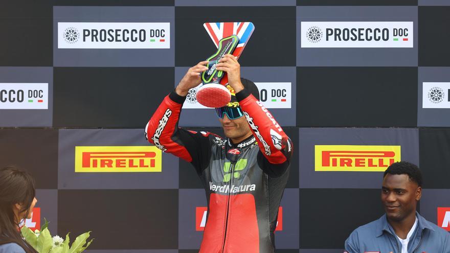 Jorge Navarro se cuelga el bronce en Donington Park