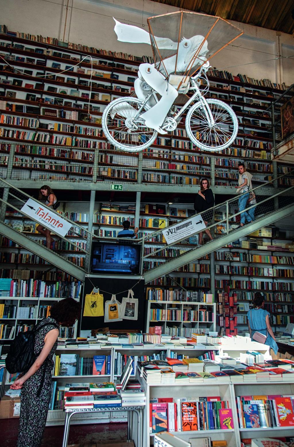Librería Les Devagar en LX Factory