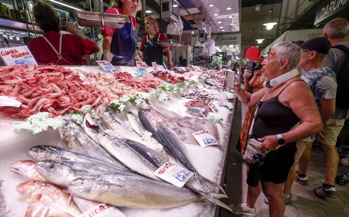 VENTA DE LLAMPUGA EN EL MERCADO DEL OLIVAR. VENTA DE LLAMPUGA EN EL MERCADO DEL OLIVAR.
