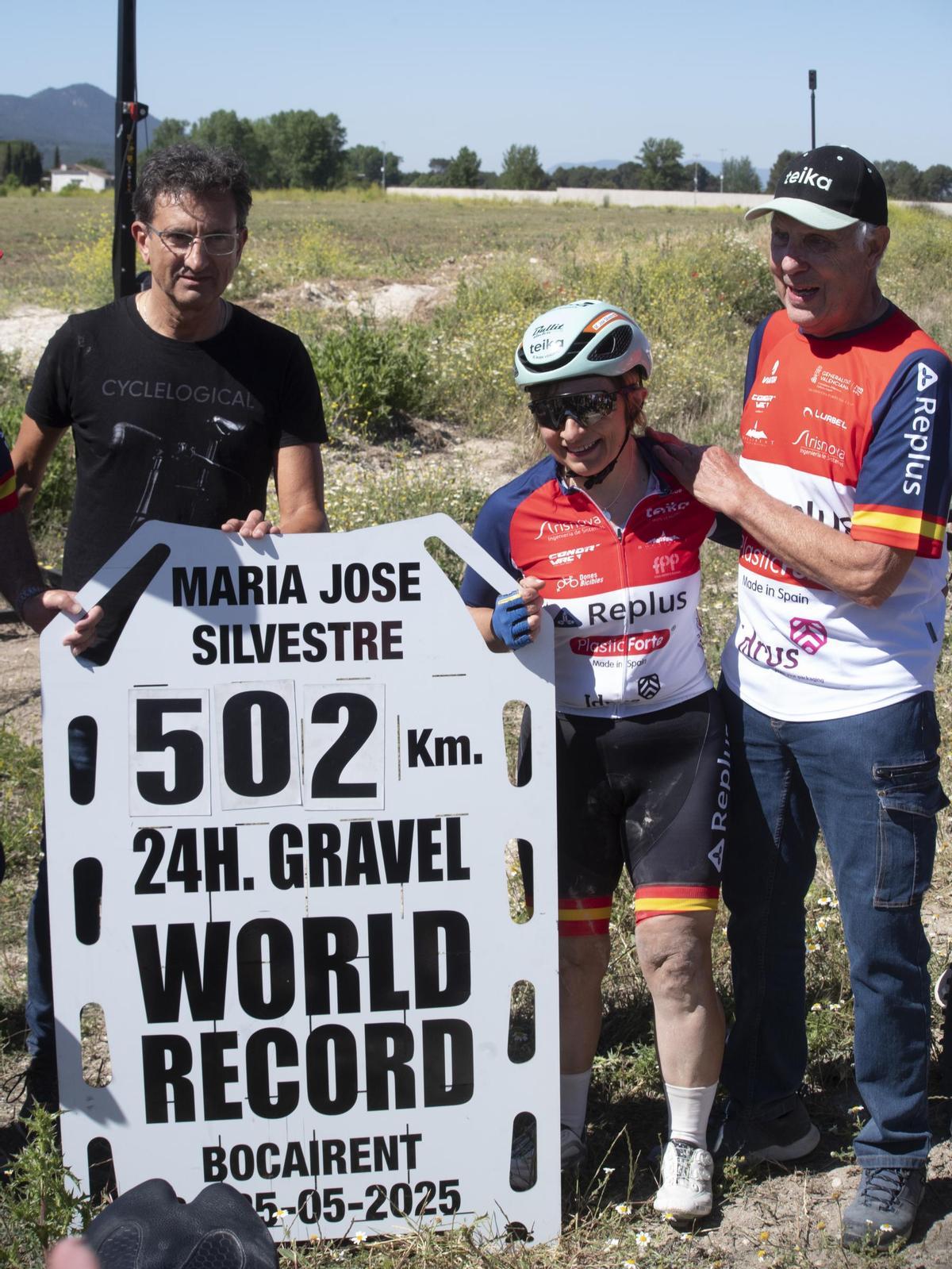 Silvestre con el récord mundial de 24H de gravel, en Bocairent.