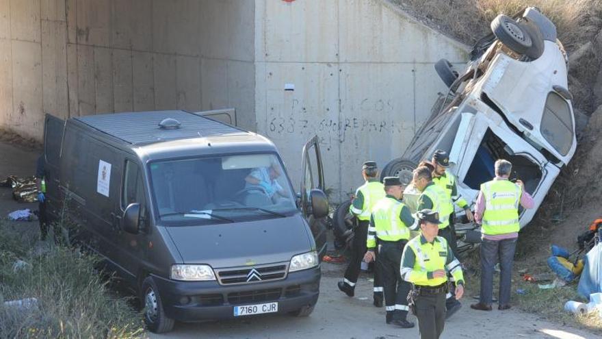 Agentes de la Benemérita, en el lugar del suceso.