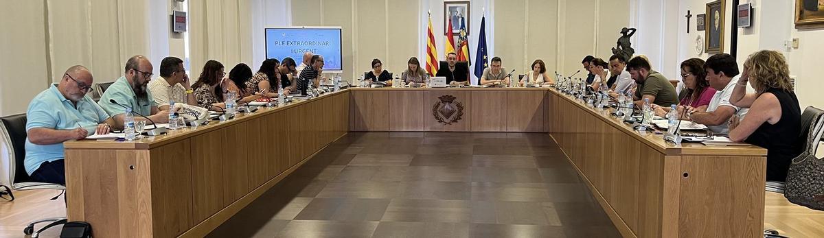 Imagen del pleno extraordinario y urgente celebrado por la corporación municipal de Vila-real este lunes.