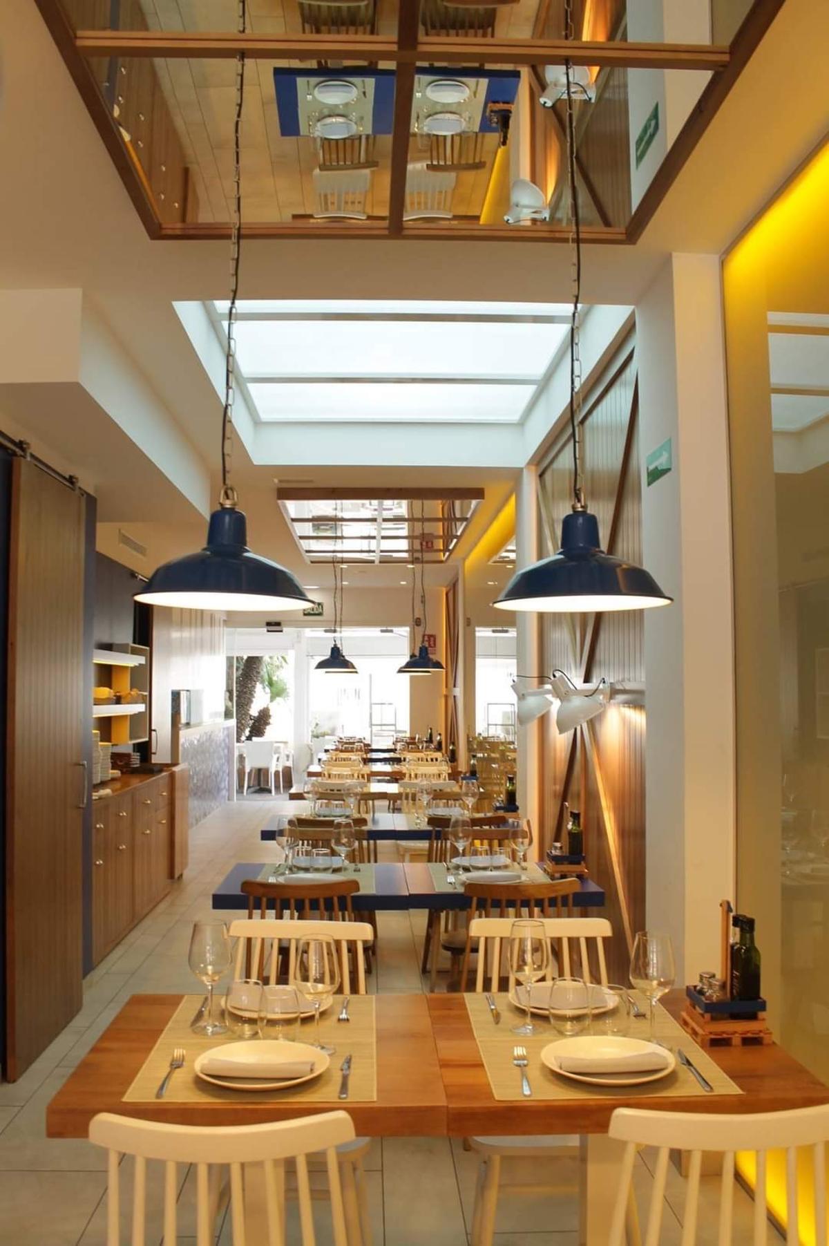 Interior del restaurante Xulos, en Peñíscola.