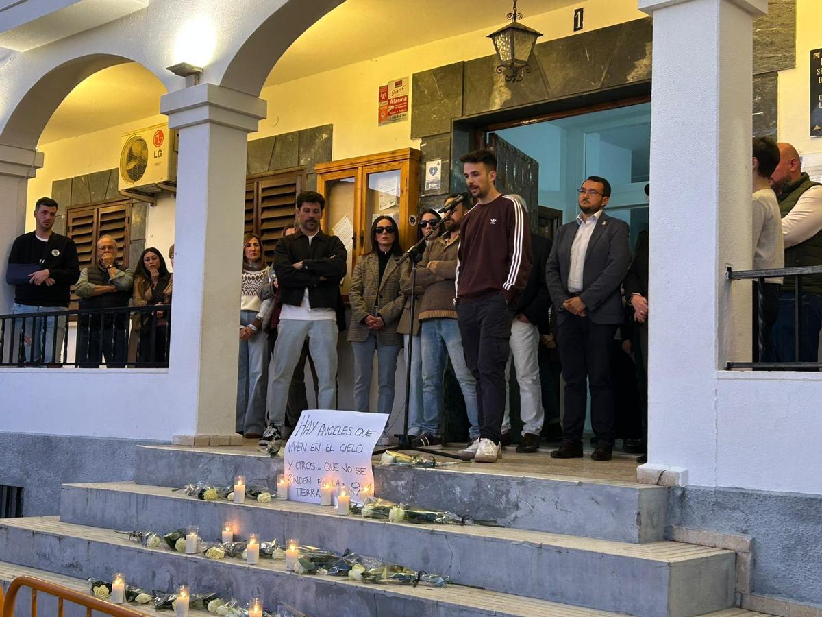 Fotogalería | Concentración del pueblo de Hornachos en apoyo a la familia de Francisca Cadenas