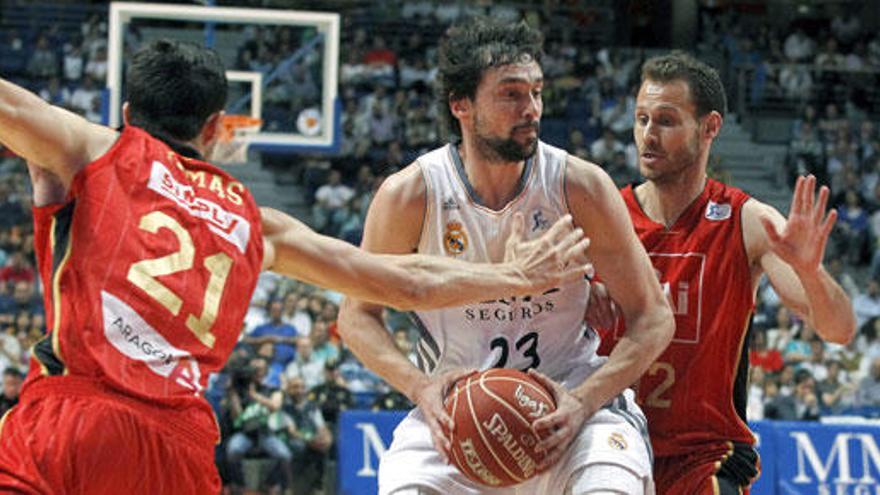 Llull controlando el balón.