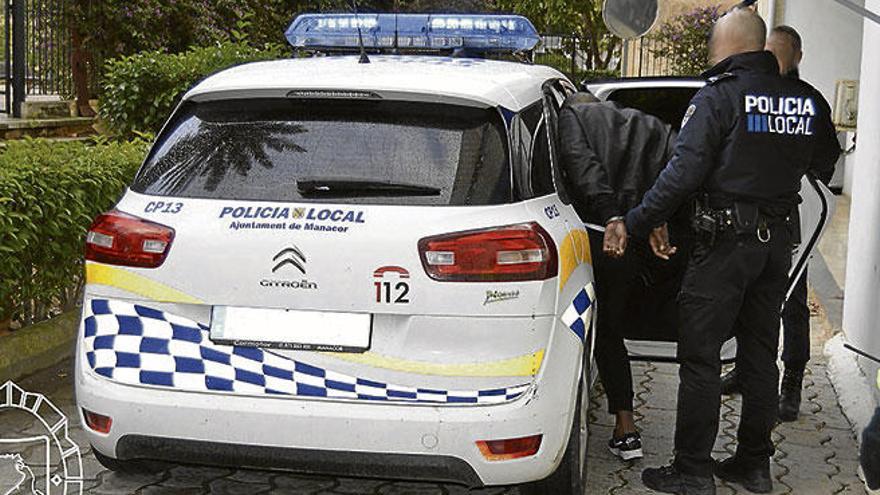 Uno de los detenidos por la Policía Local de Manacor.