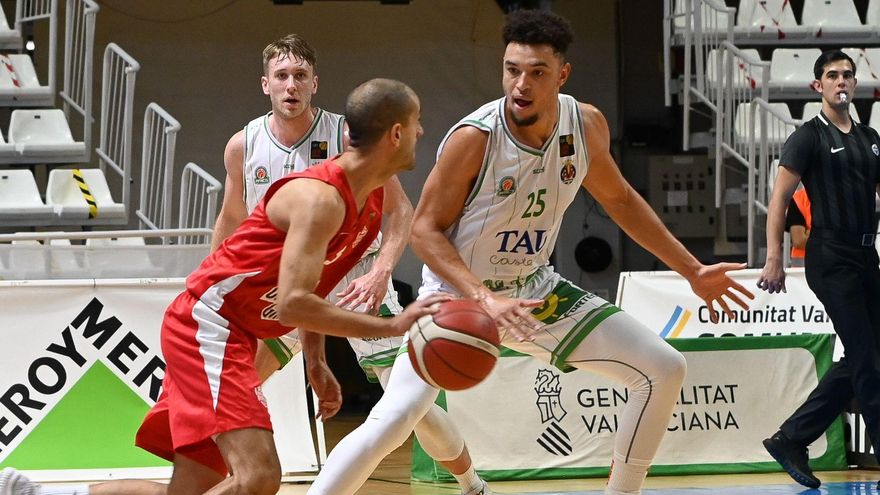 El TAU Castelló consigue su segundo triunfo ante el Bàsquet Girona (72-67)