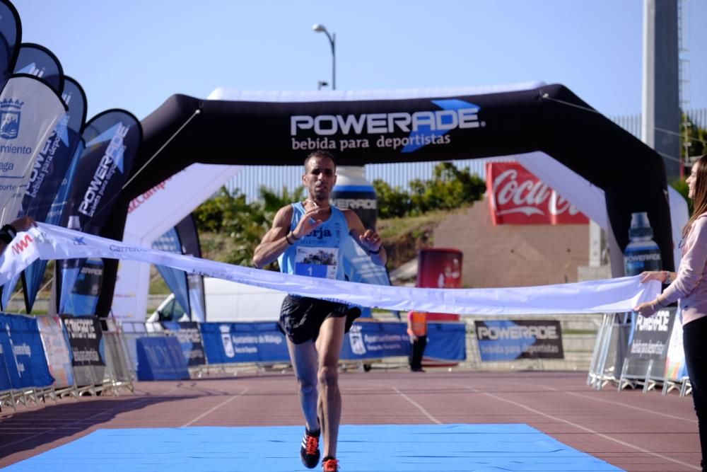 El Mouaziz, del Club Nerja de Atletismo ha vuelto a imponerse en la prueba, que ha alcanzado una participación récord con 7.500 corredores