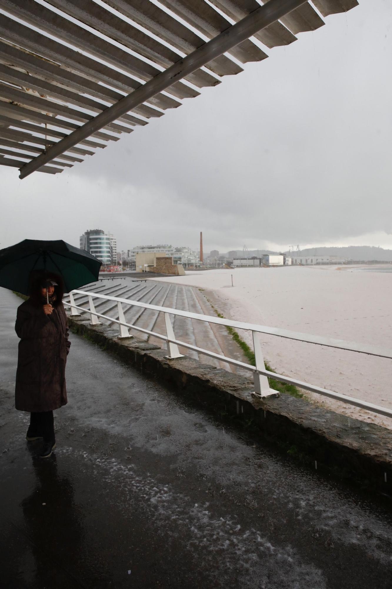 Las imágenes del temporal en Gijón.