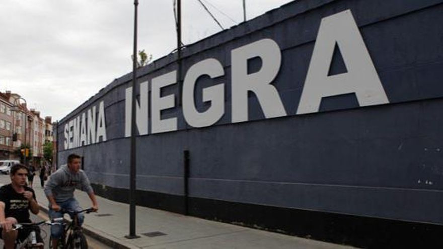 Una barricada minera bloquea al &quot;Tren Negro&quot; en Ciñera