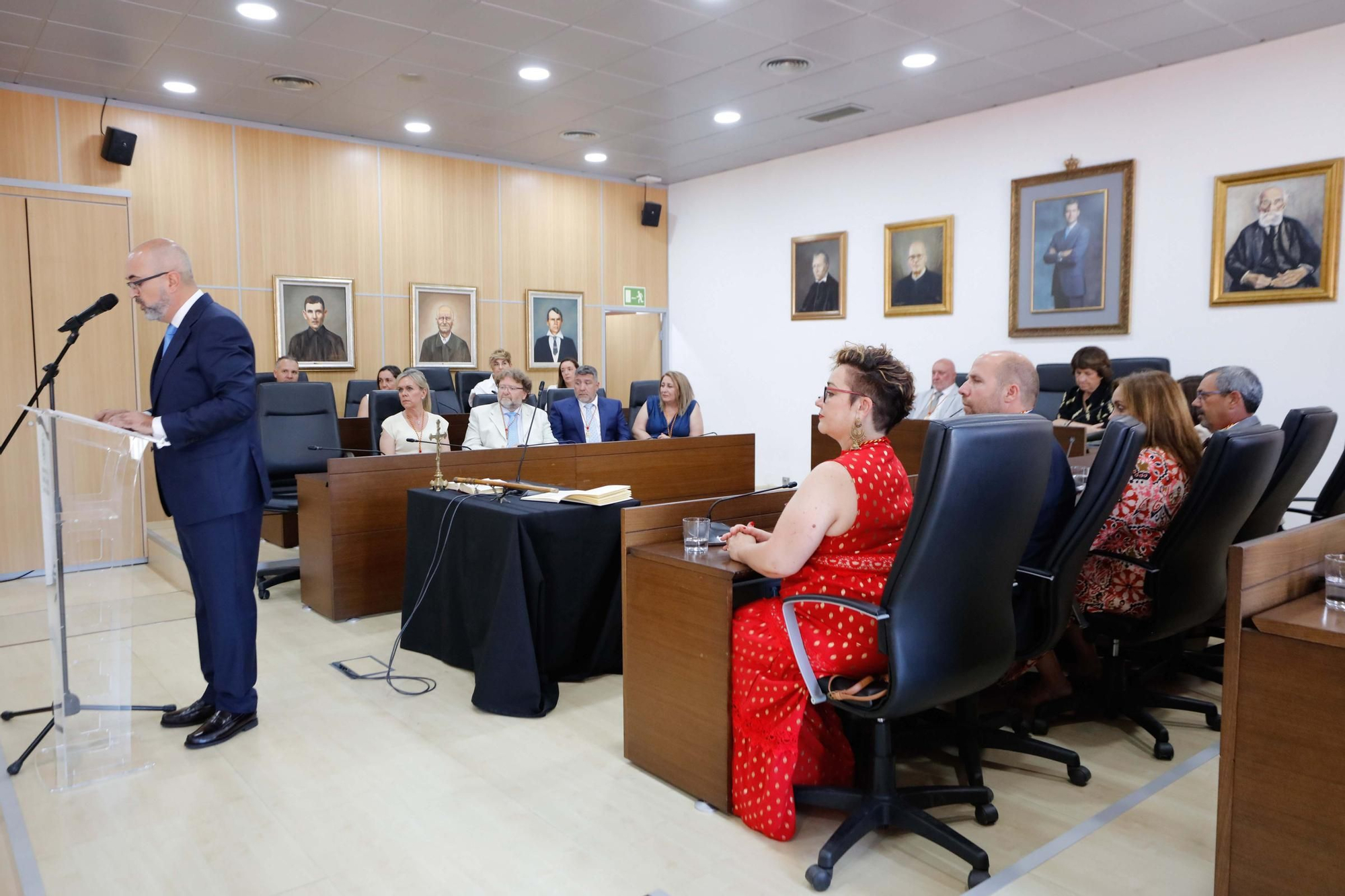 Galería de imágenes de la toma de posesión de Vicent Roig como alcalde de Sant Josep
