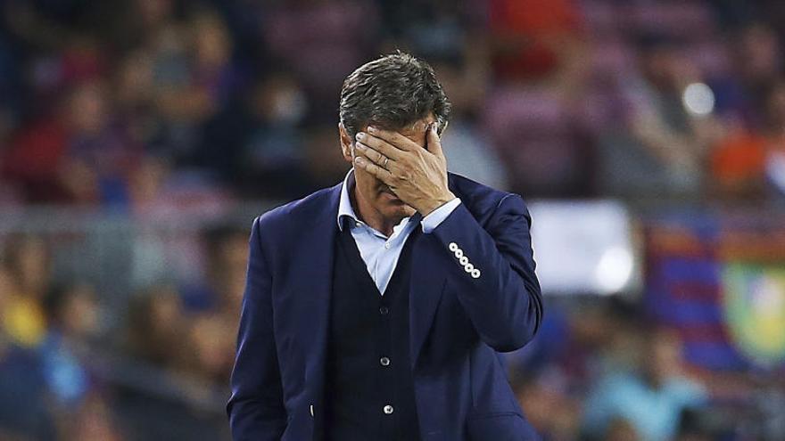 Míchel, desesperado en el Camp Nou.