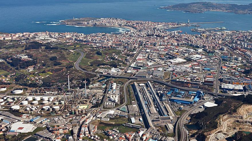 Vista aérea del polígono de Agrela con la ciudad al fondo. |   // L.O.