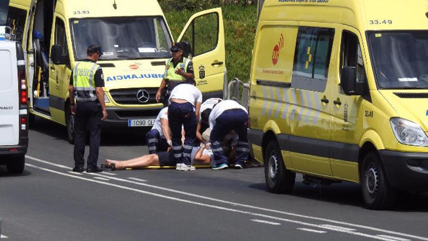 Dos ciclistas heridos por una caída  y un atropello en San Agustín e Ingenio